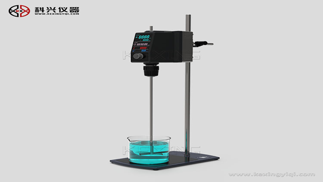他來了，他來了，他帶著頂置式電動攪拌器走來